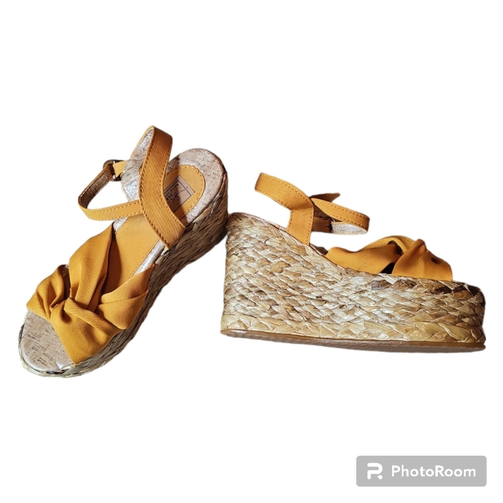 Buckled Wedge Platform Sandle size 6.